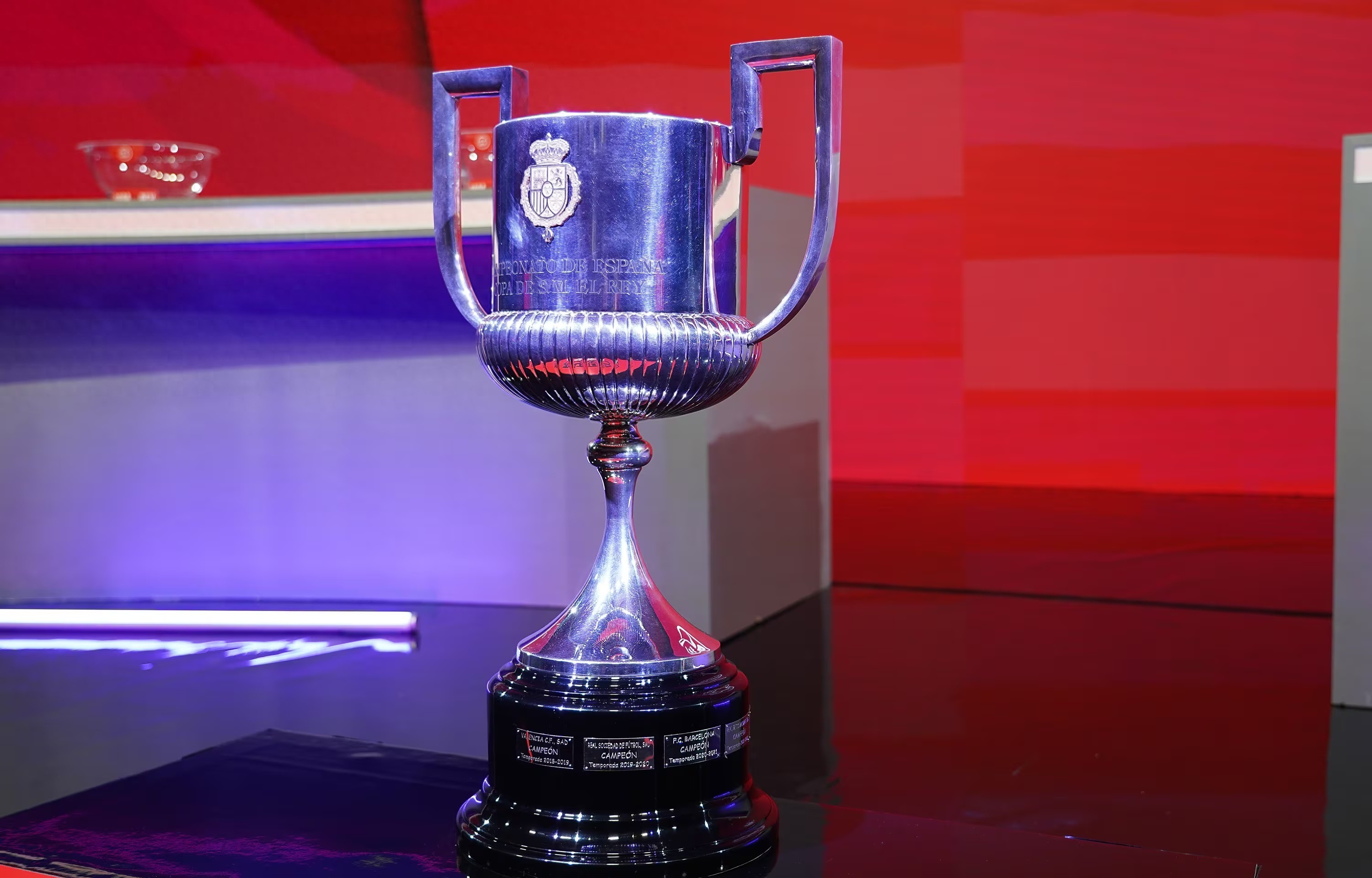 皇家社会发布备战花絮，冲刺阶段队长鼓劲，国王杯任务艰巨，更衣室氛围转暖的简单介绍