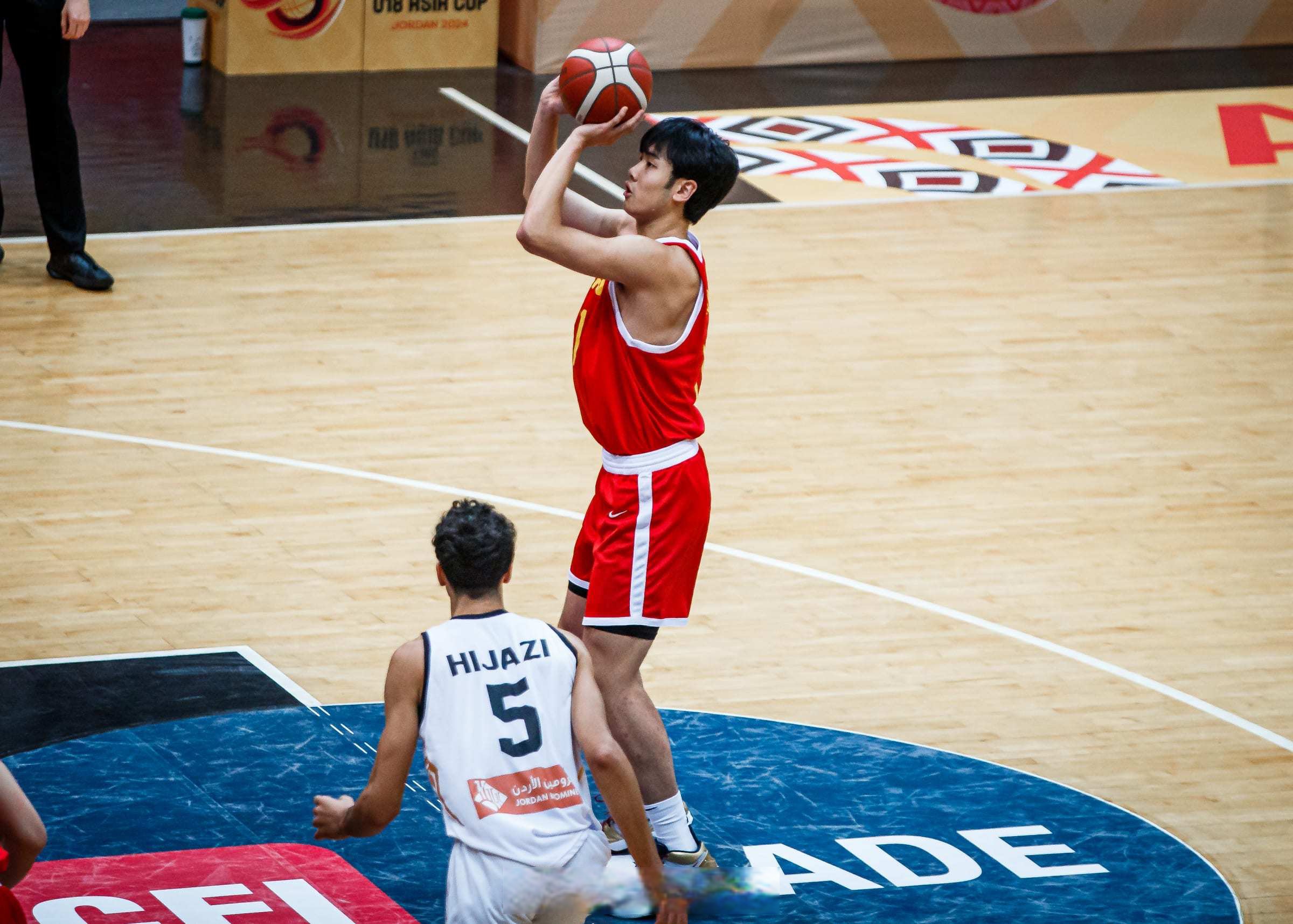 加时末段广东宏远绝杀压哨：亚冠节点到来，球迷炸锅，身体对抗强度拉满 -今年会体育