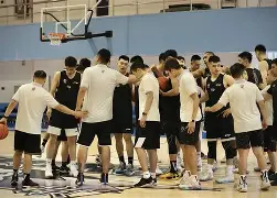 奥兰多魔术队长鼓劲备战CBA常规赛赛后布莱顿调整名单以备德国杯，清晨菲尼克斯太阳备战德国杯直接炸裂 